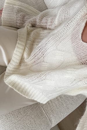 Offwhite Stickad tröja i mohairblandning