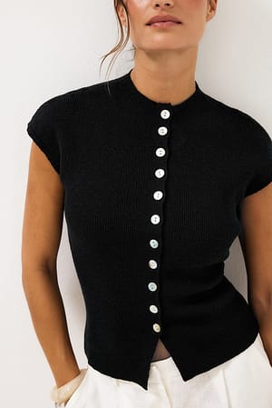 Black Haut boutonné en maille à manches courtes