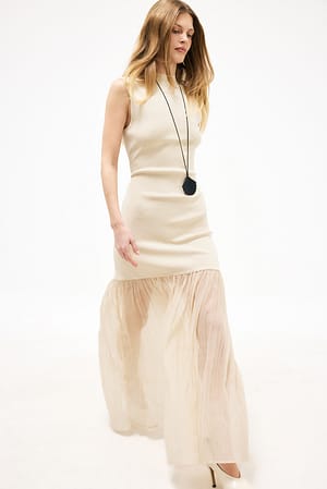 Cream hochgeschlossenes Strick-Maxikleid