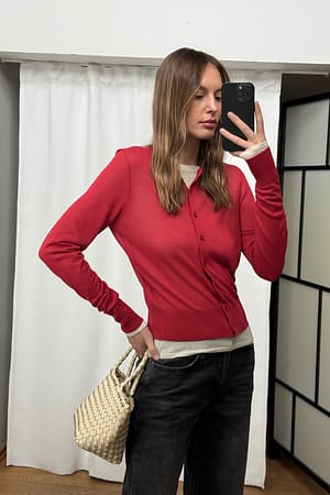 Red Cardigan en maille transparente