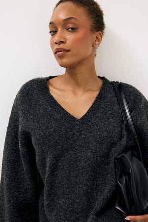 Dark Grey Melange Strickpullover aus Wollmischung mit V-Ausschnitt