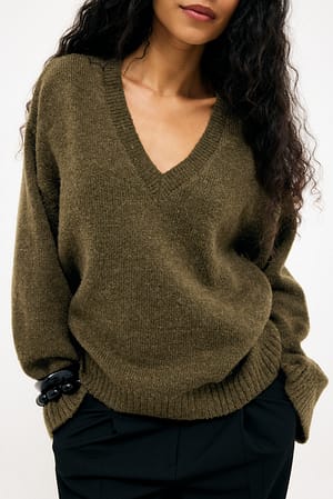 Moss Green Strickpullover aus Wollmischung mit V-Ausschnitt