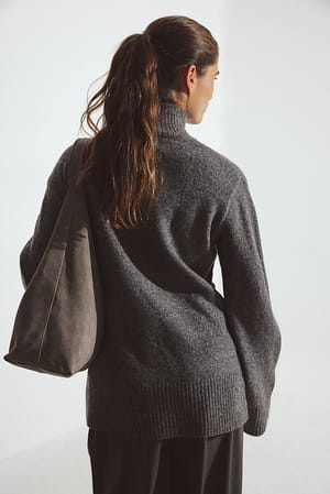 Image 2 of 6