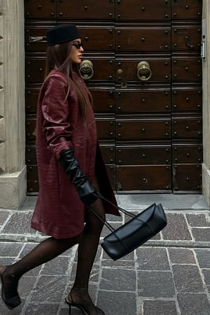 Black Wide Overlap Handbag