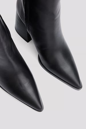 Leather Slanted Block Heel Boots Black | NA-KD
