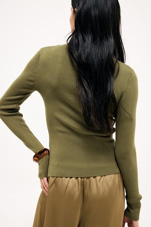 Image 2 of 6