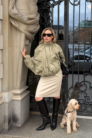 Beige Jakke med flagermusærmer