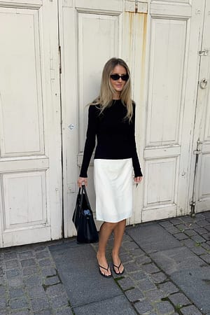 Black Ribbestrikket Topp med Rund Hals