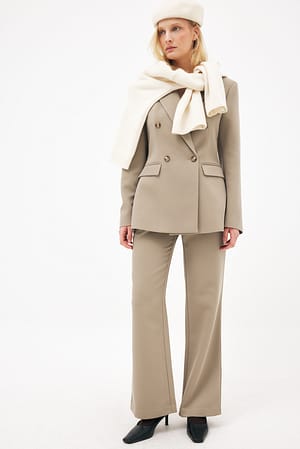 Taupe Pantalón acampanado de sarga de tiro medio