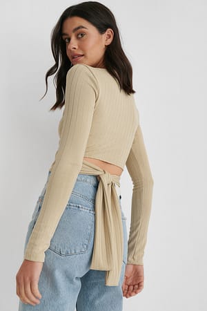 Beige Top med åben ryg