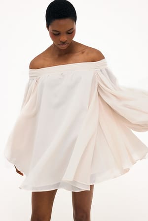 Offwhite Off shoulder minikjole i organza