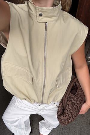 Beige Vest med lomme detaljer