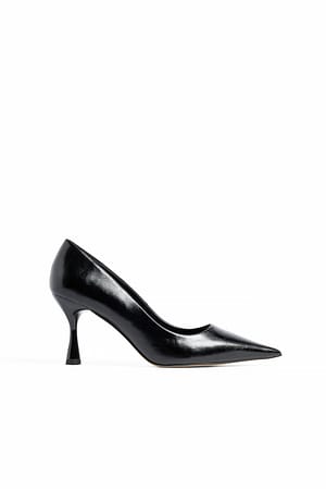 Black Pointy Pumps