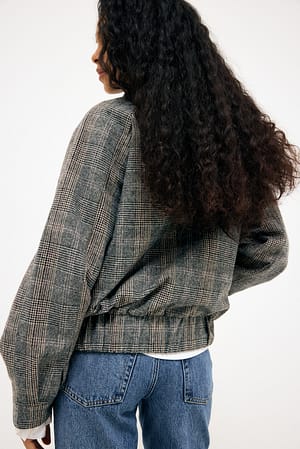 Image 2 of 6