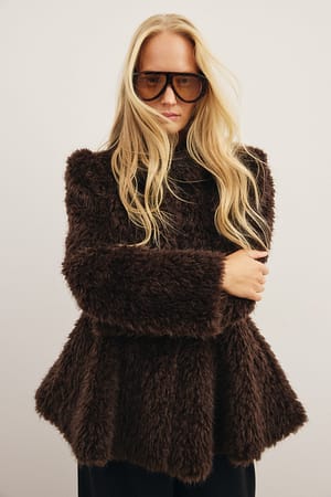 Brown Jack met ronde mouwen van imitatiebont