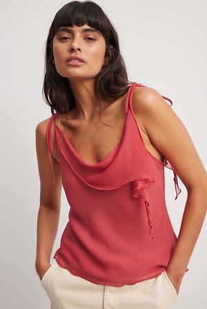 Soft Red Chiffon-Oberteil mit Rüschen und Schnürung