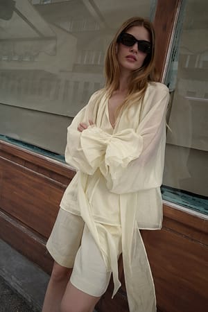 Cream Skjerf Detalj Volang Bluse