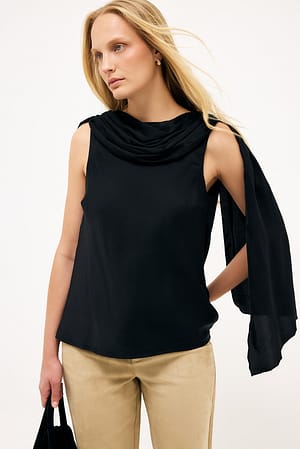 Black Top mit Schaldetail