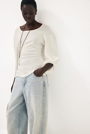 White Sculptural t-skjorte