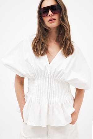 White Kortærmet bluse med læg