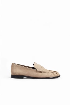 Beige Loafers i blødt ruskind