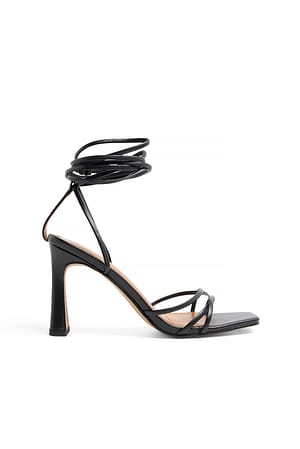 Black Hakschoenen met vierkante neus en bandjes