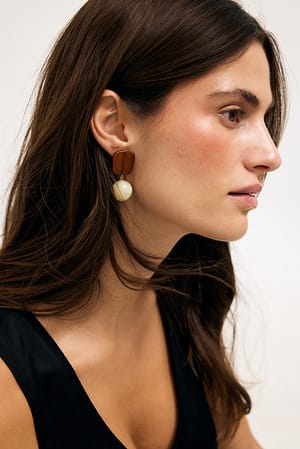 Brown Pendientes Statement