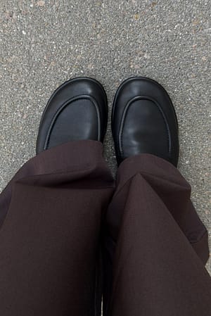 Black Runde loafers i skinn