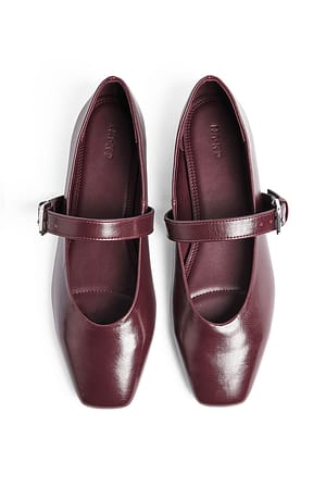 Burgundy Ballerinas mit Riemchendetail