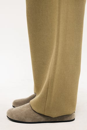 Taupe Slip on de ante