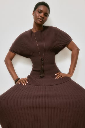 Brown Halsband med tofs
