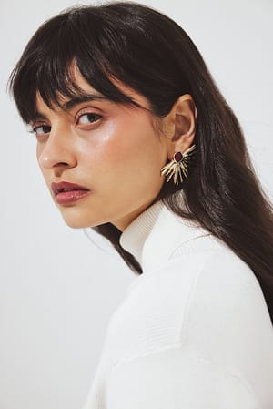 Gold Øredobber med teksturerte gulldetaljer