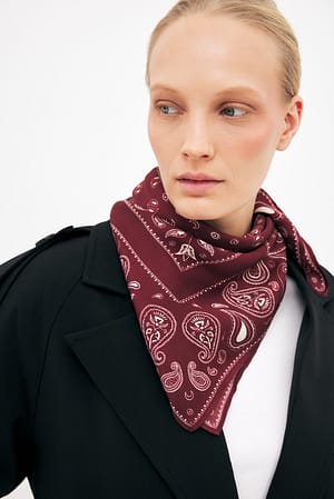 Burgundy Satijnen sjaal met strik