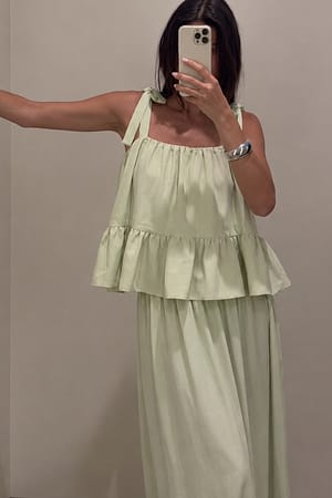 Sage Green Top met ruches en strik op de schouder