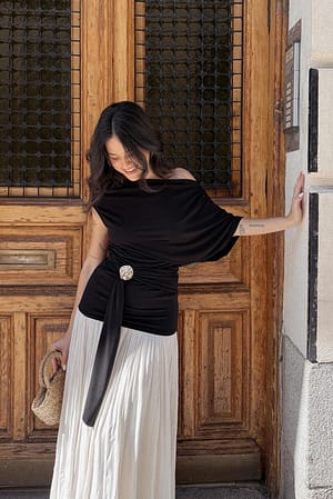 Black Asymmetrisk topp i jersey med spänne