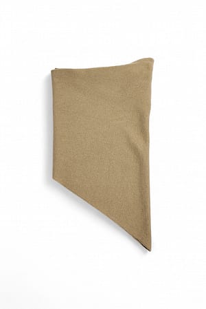 Khaki Green Triangelsjal i stickad ull