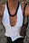 Topp med halterneck-detaljer