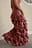 tailliertes Maxikleid mit Rüschen am Saum