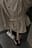 Kort trenchcoat med store vatterede skuldre