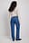 Gerade geschnittene Jeans mit rohem Saum