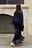 Satin- Midi-Rock mit asymmetrischem Fransenabschluss