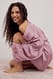 Dusty Pink Satin-Morgenmantel mit Blumen-Spitze
