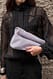 Tan Clutch-Tasche aus Wildleder mit Faltendetail