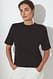 Black T-Shirt mit Schulterpolstern