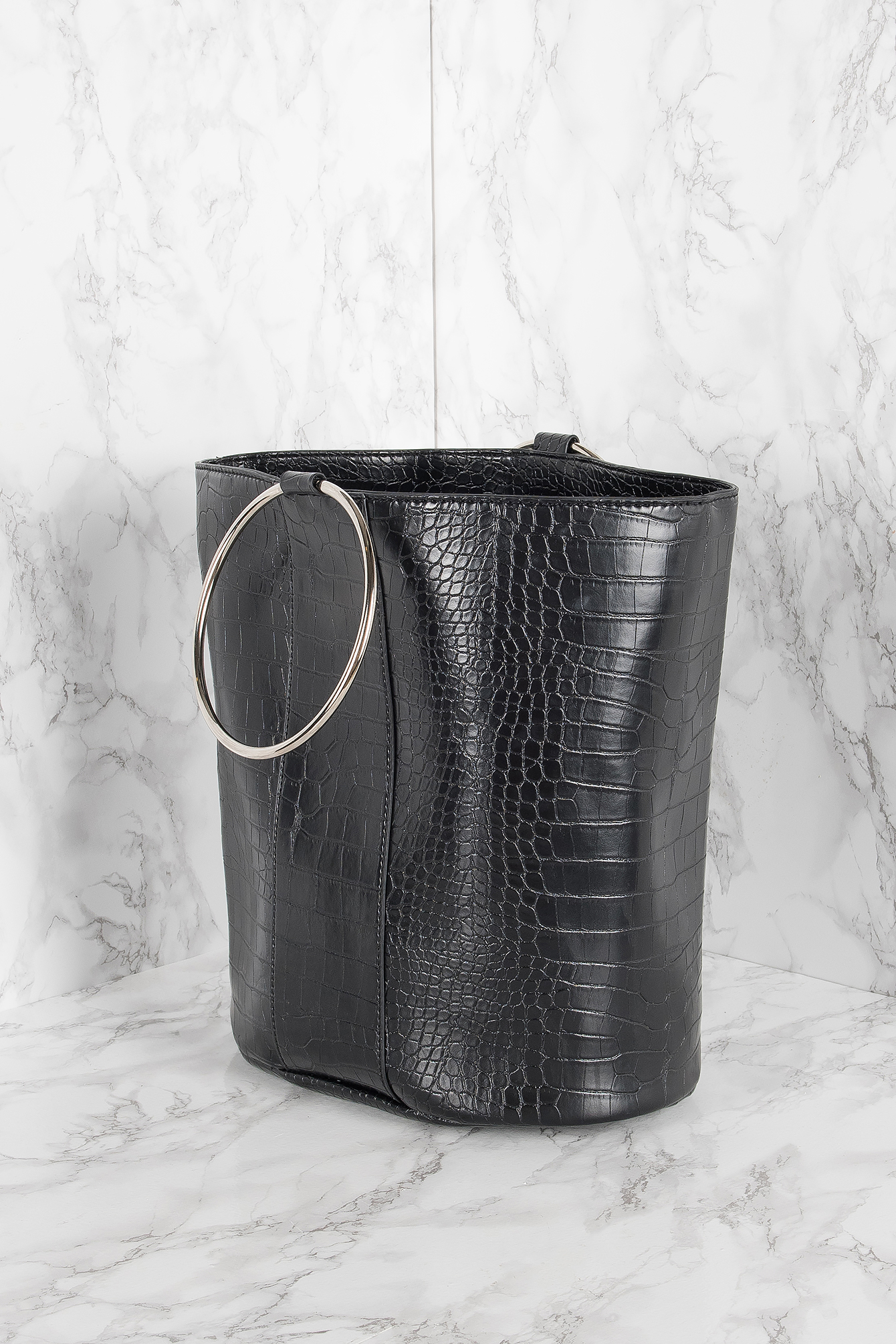 Ring Handle Bucket Bag Svart