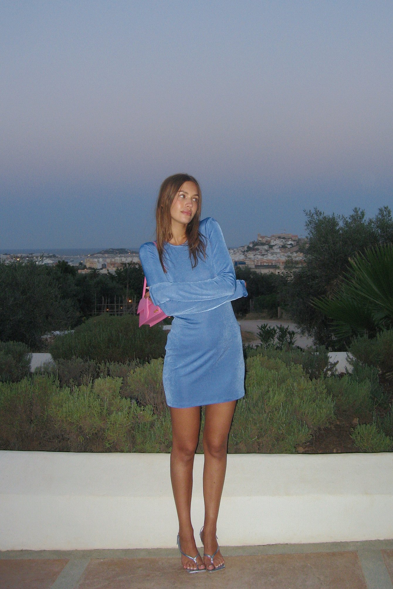 Sky Blue Asymmetrische mini-jurk met open rug