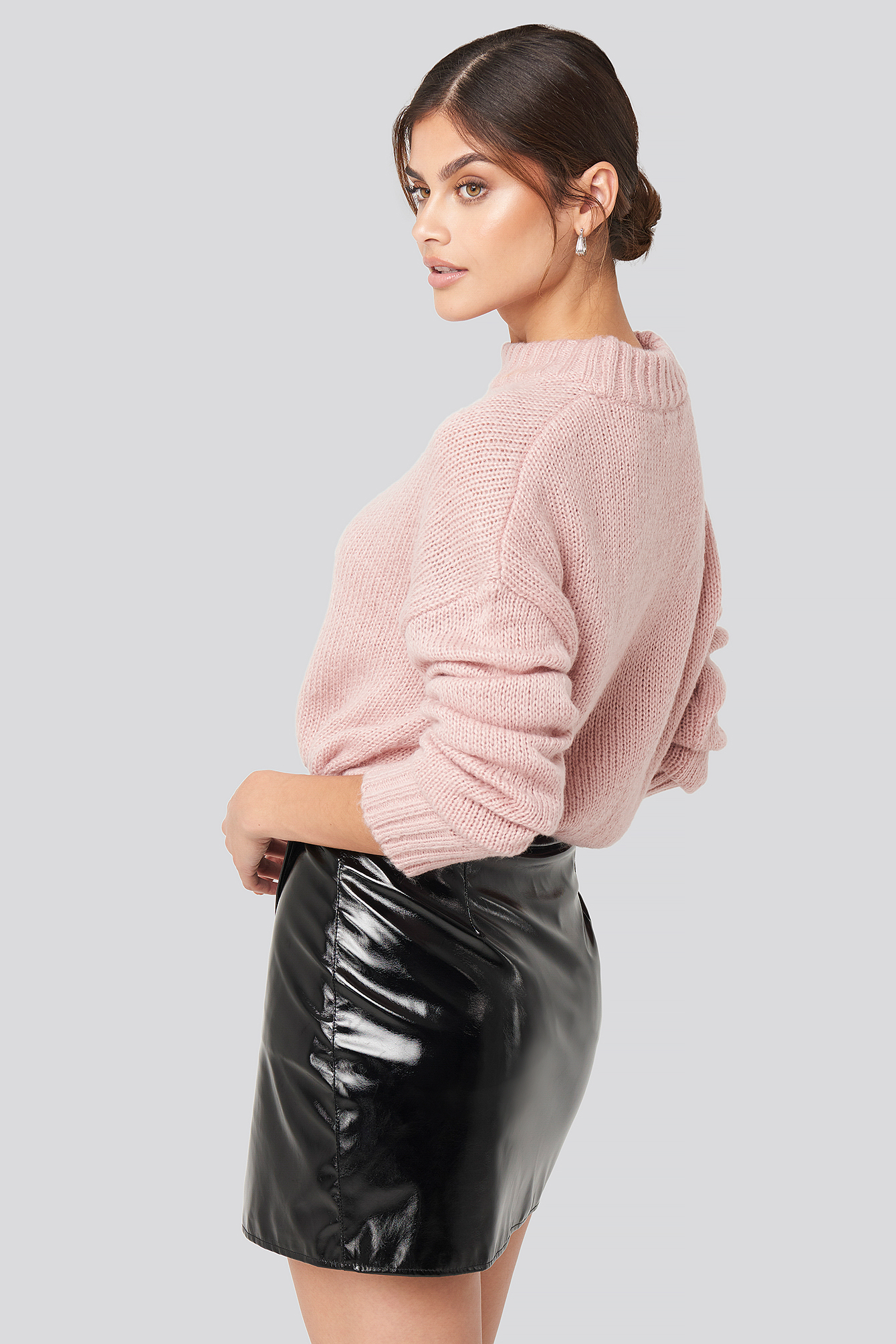 ADORABLE CARO X NA-KD PATENT OVERLAP MINI SKIRT - BLACK