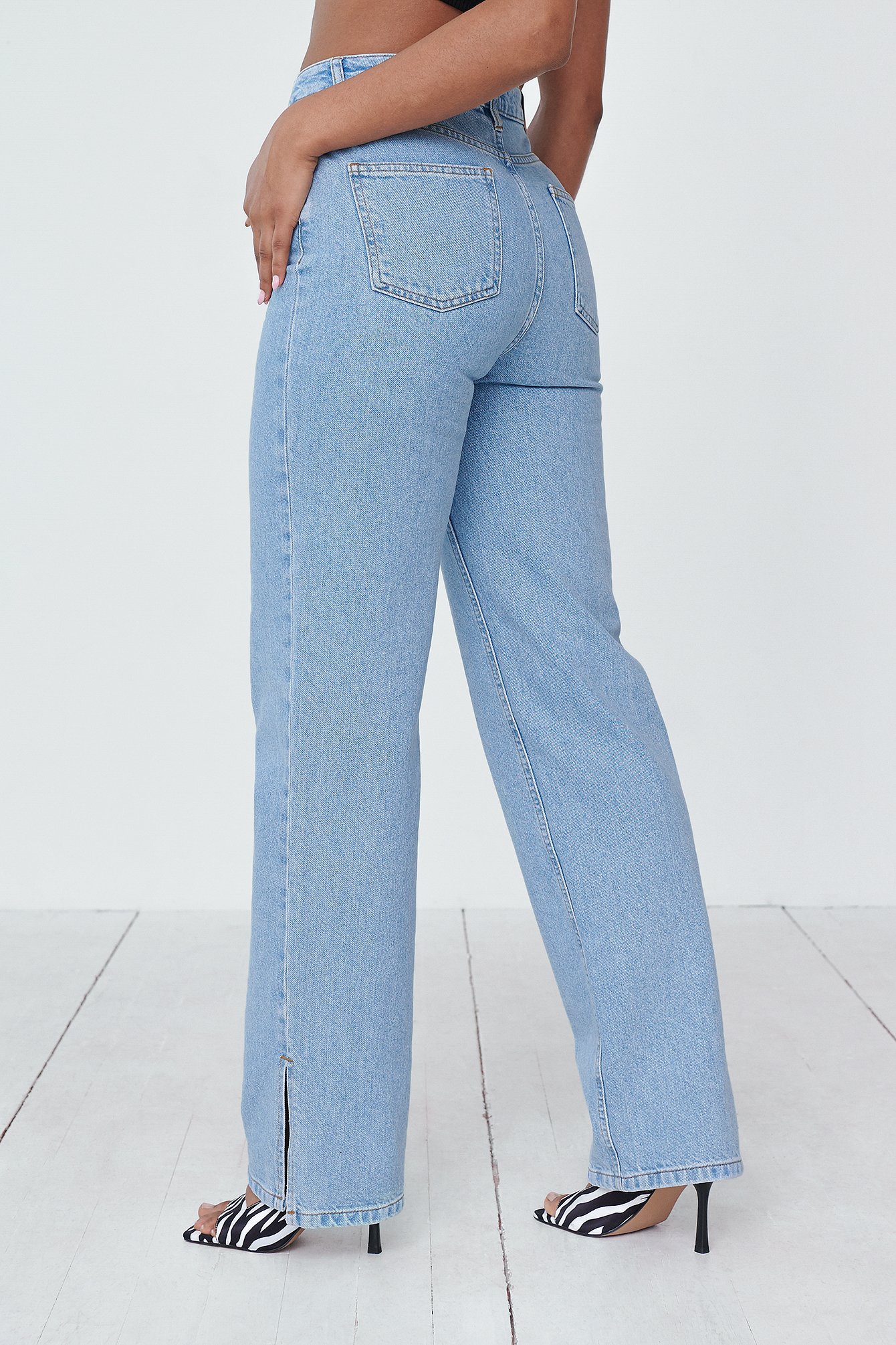 Blue Økologiske Lige Jeans Med Slids-detalje