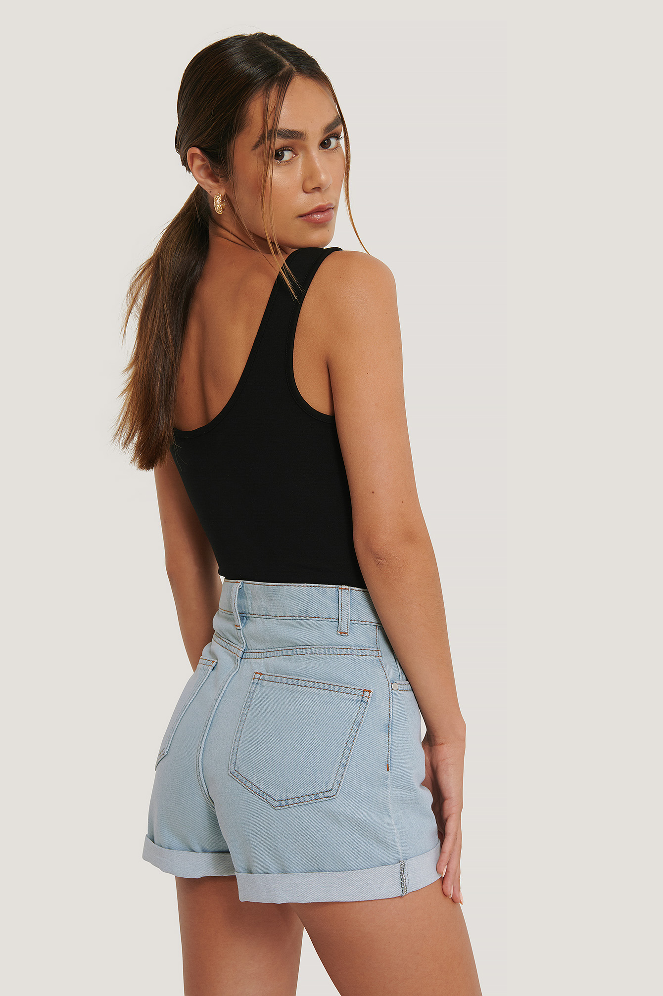 ANIKA TELLER X NA-KD DEEP V-CUT BODY - BLACK