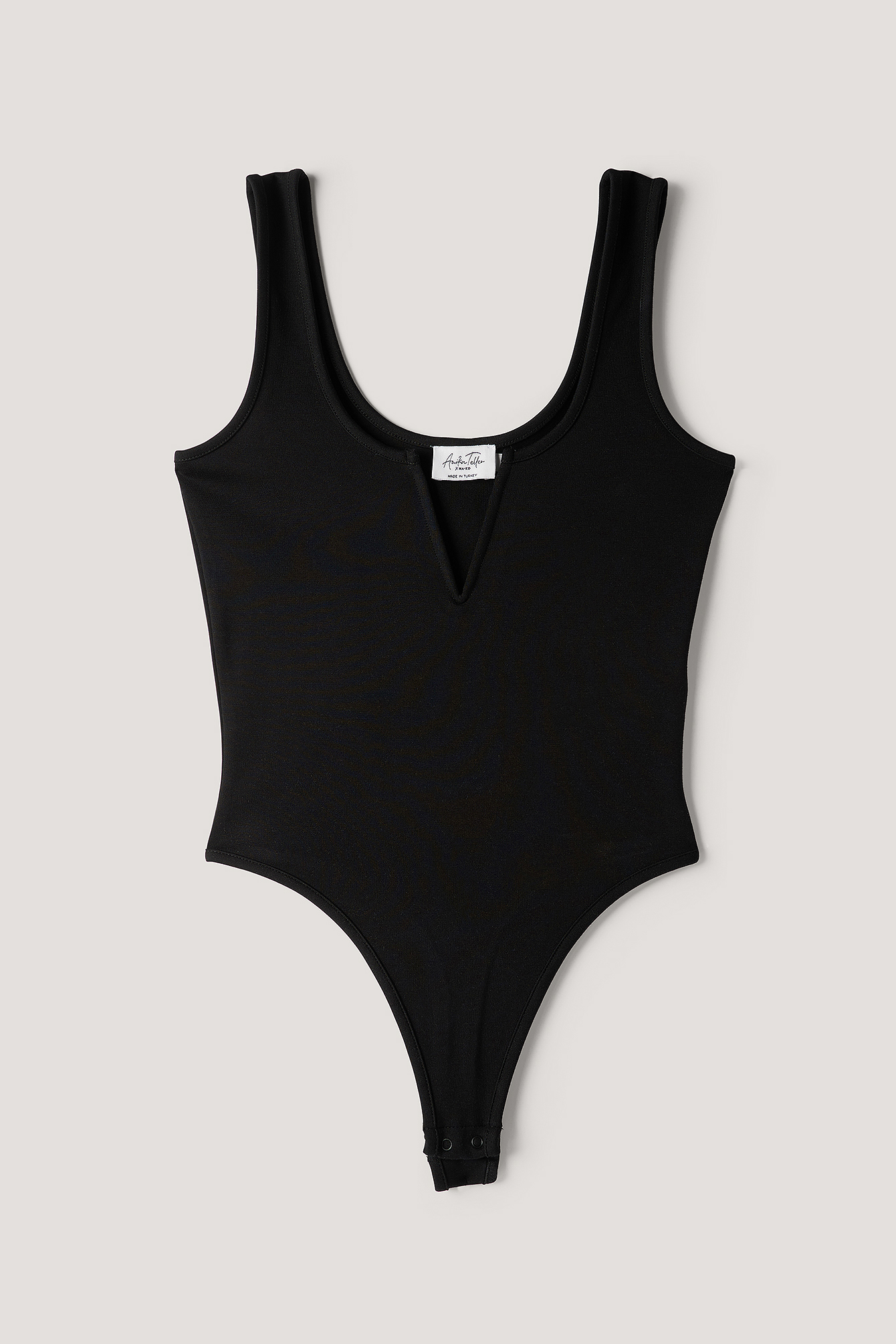 ANIKA TELLER X NA-KD DEEP V-CUT BODY - BLACK